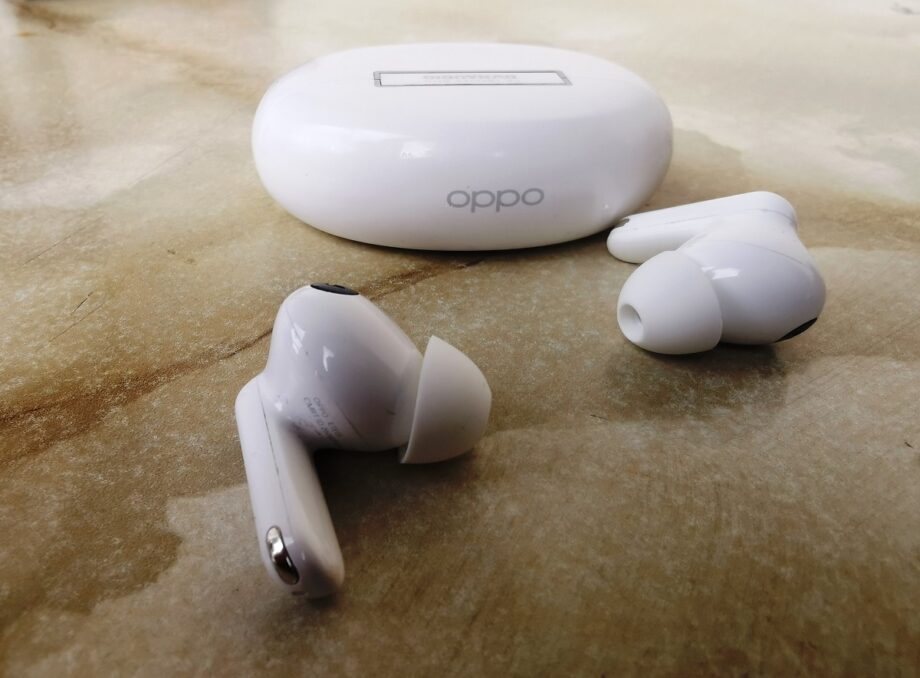 écouteurs Oppo Enco X2 avec le boitier chargeur