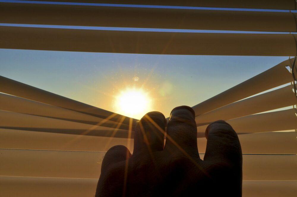 volet, store soleil - pourquoi choisir un volet roulant solaire - eric zaccaron