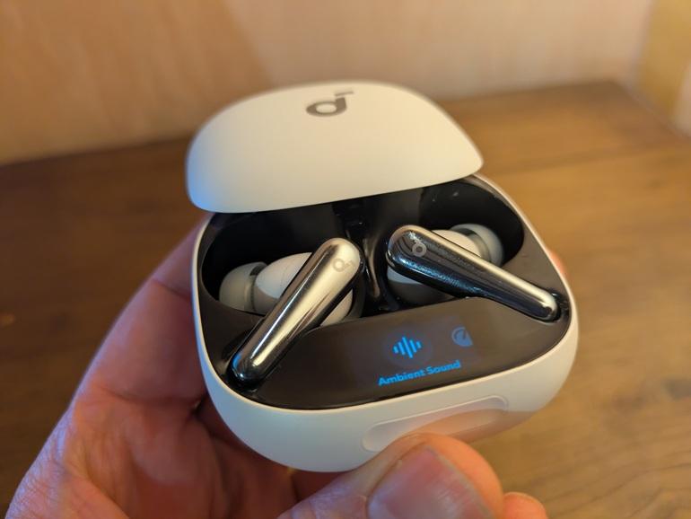 boitier des écouteurs soundcore liberty 4 pro